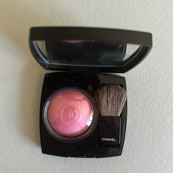 CHANEL powder blush compact - Picture 2 of 3